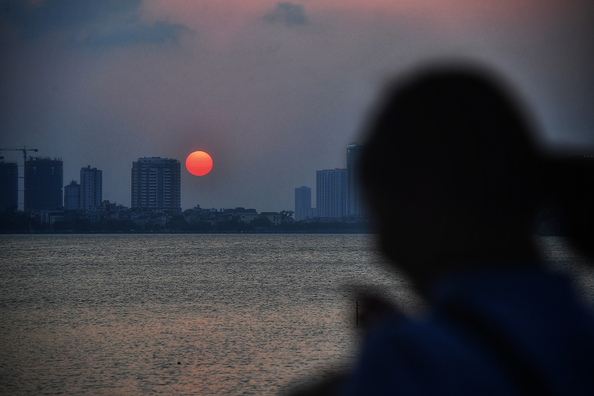 san anh hoang hon tren ho Tay anh 13