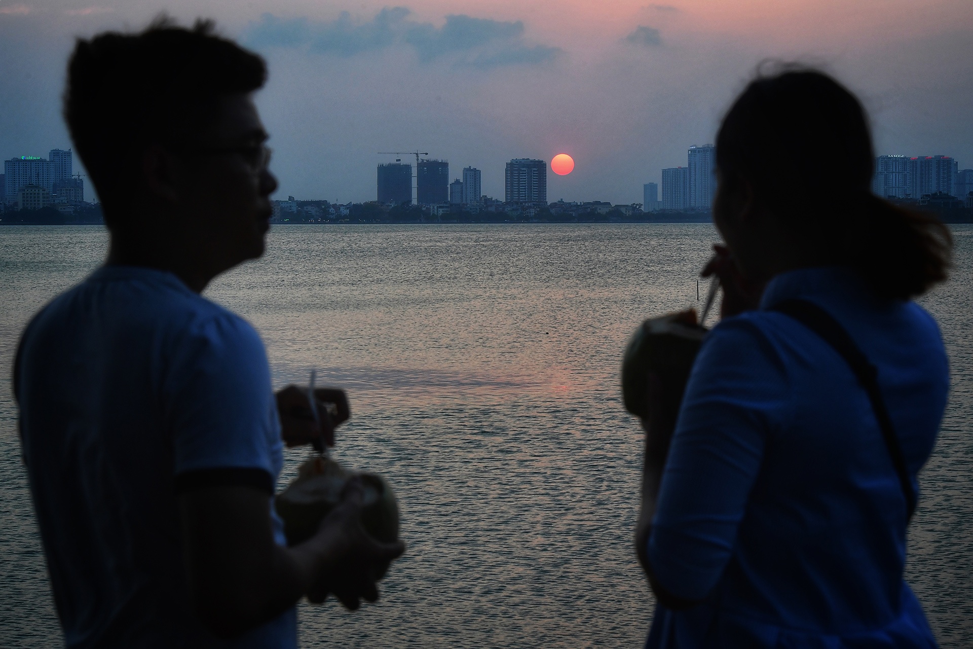 san anh hoang hon tren ho Tay anh 7