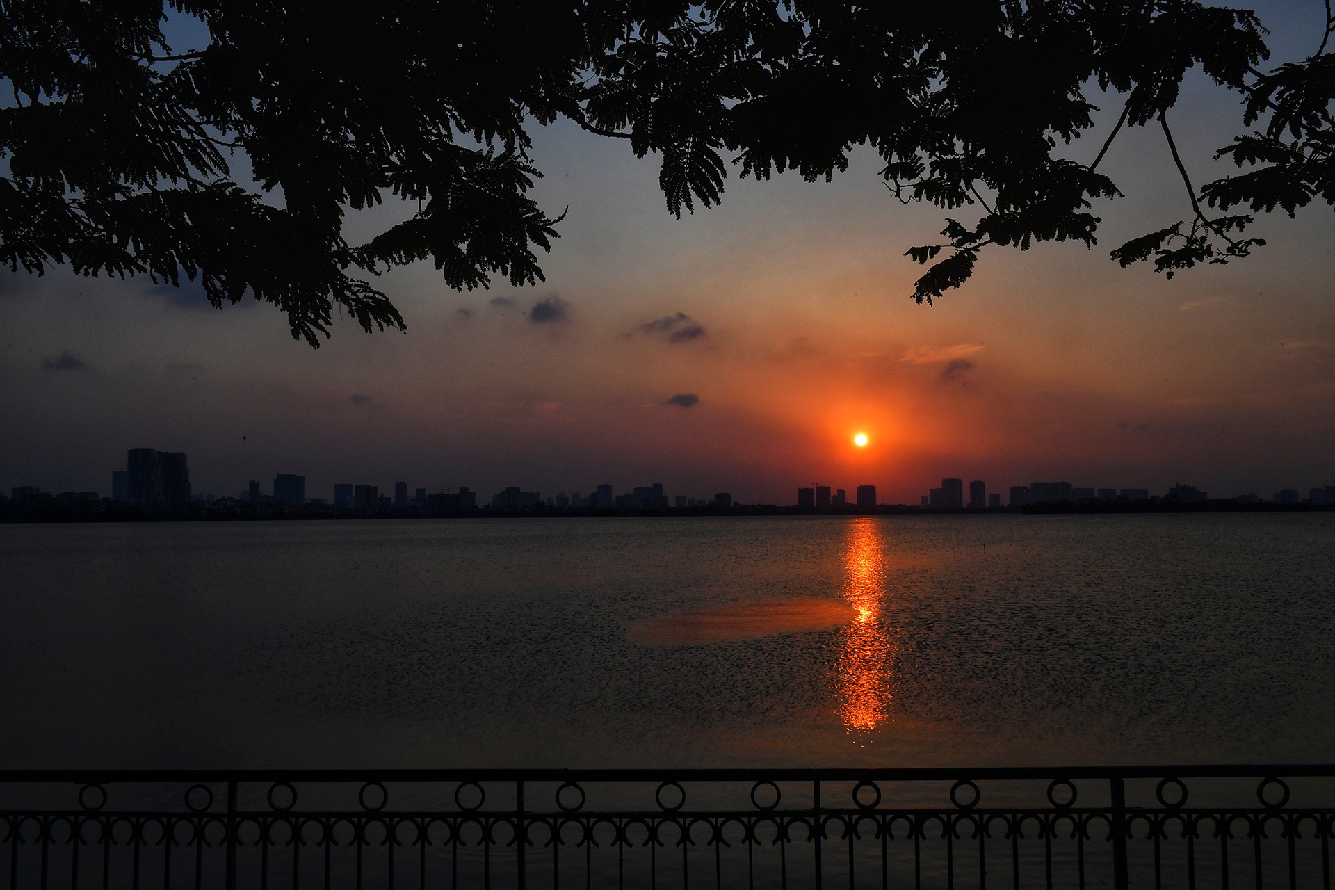 san anh hoang hon tren ho Tay anh 9