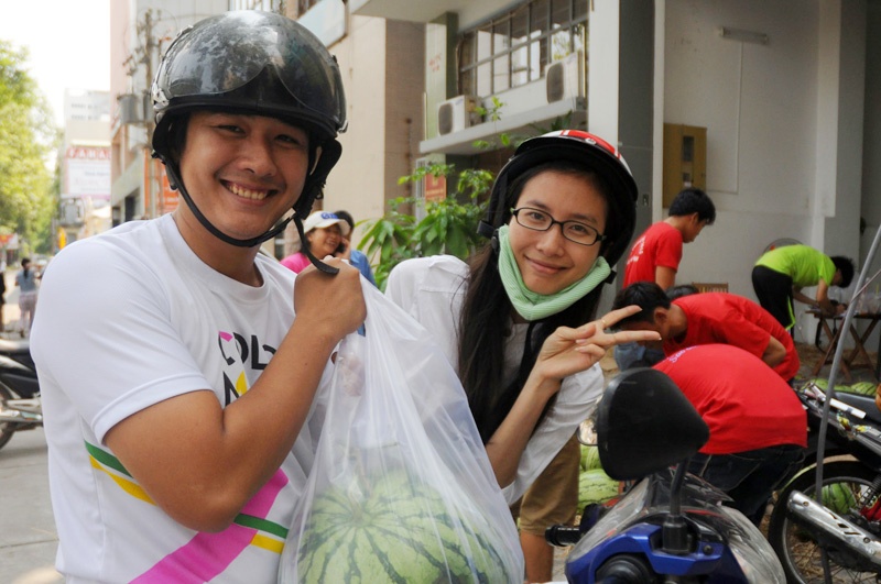 Nguoi Sai Gon ban 30 tan dua hau giup nong dan Quang Ngai hinh anh