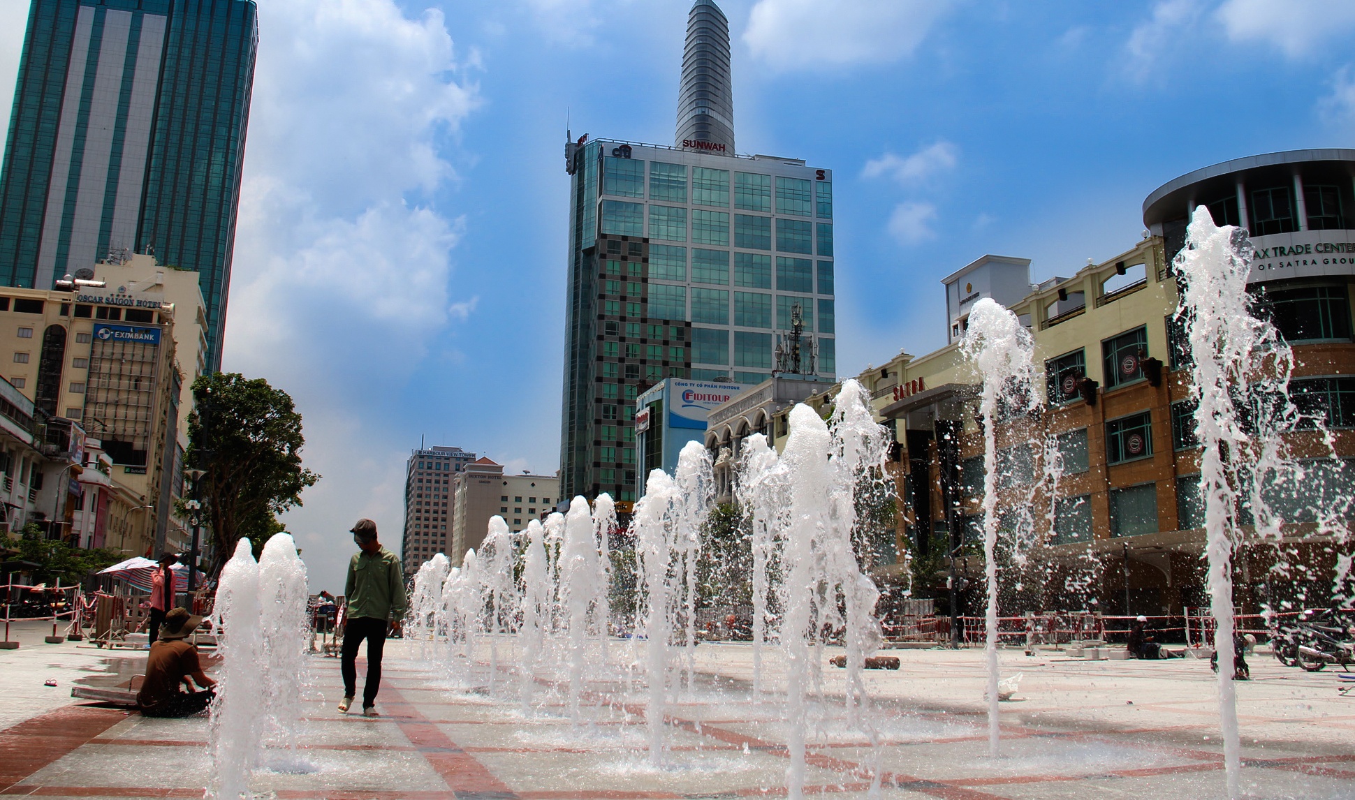 Duoi long dat pho di bo Sai Gon co gi? hinh anh