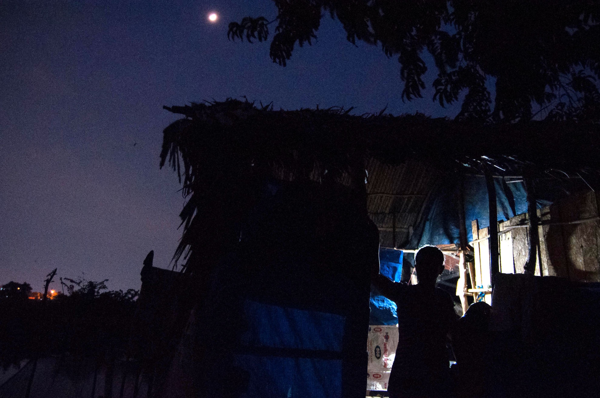 Cuoc song thieu dien nuoc o xom den dau Sai Gon hinh anh