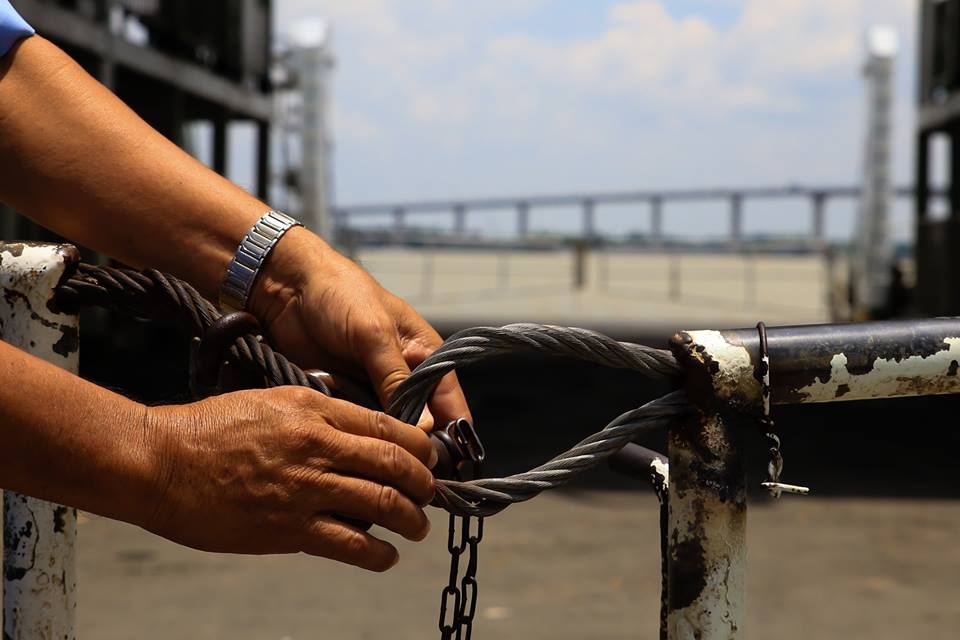 Phut cuoi o ben pha 100 tuoi cua nguoi dan mien Tay hinh anh