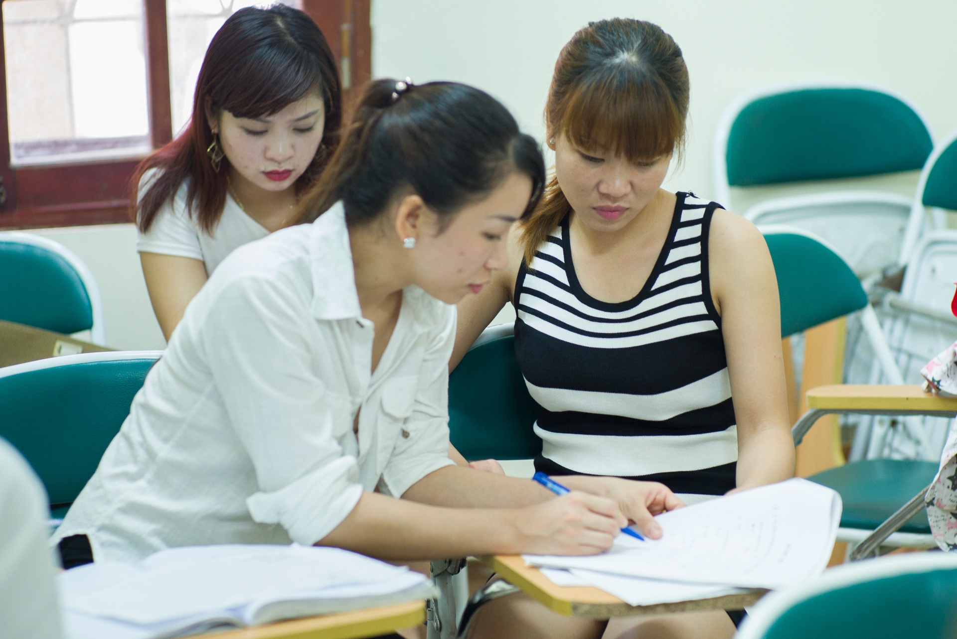 Lop ngoai ngu cho co dau lay chong Han Quoc hinh anh