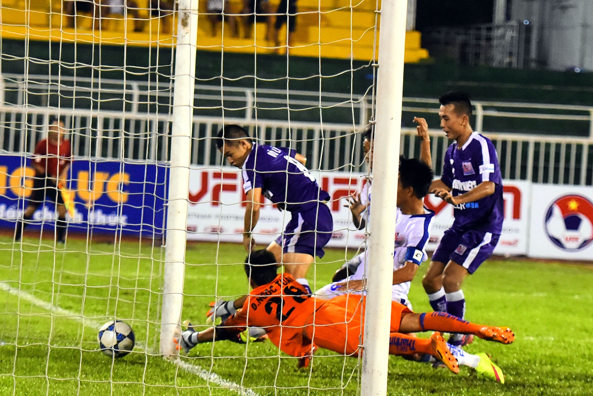 U21 An Giang nguoc dong ngoan muc trong tran cau 7 ban thang hinh anh