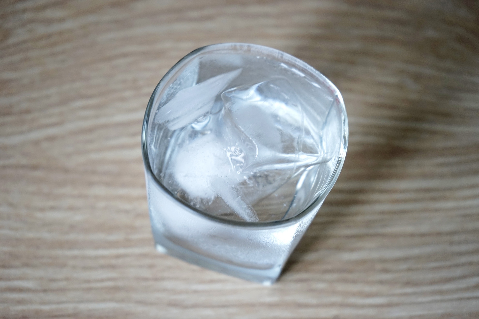 Nhin an sang, uong nuoc da - thoi quen nguy hiem hinh anh