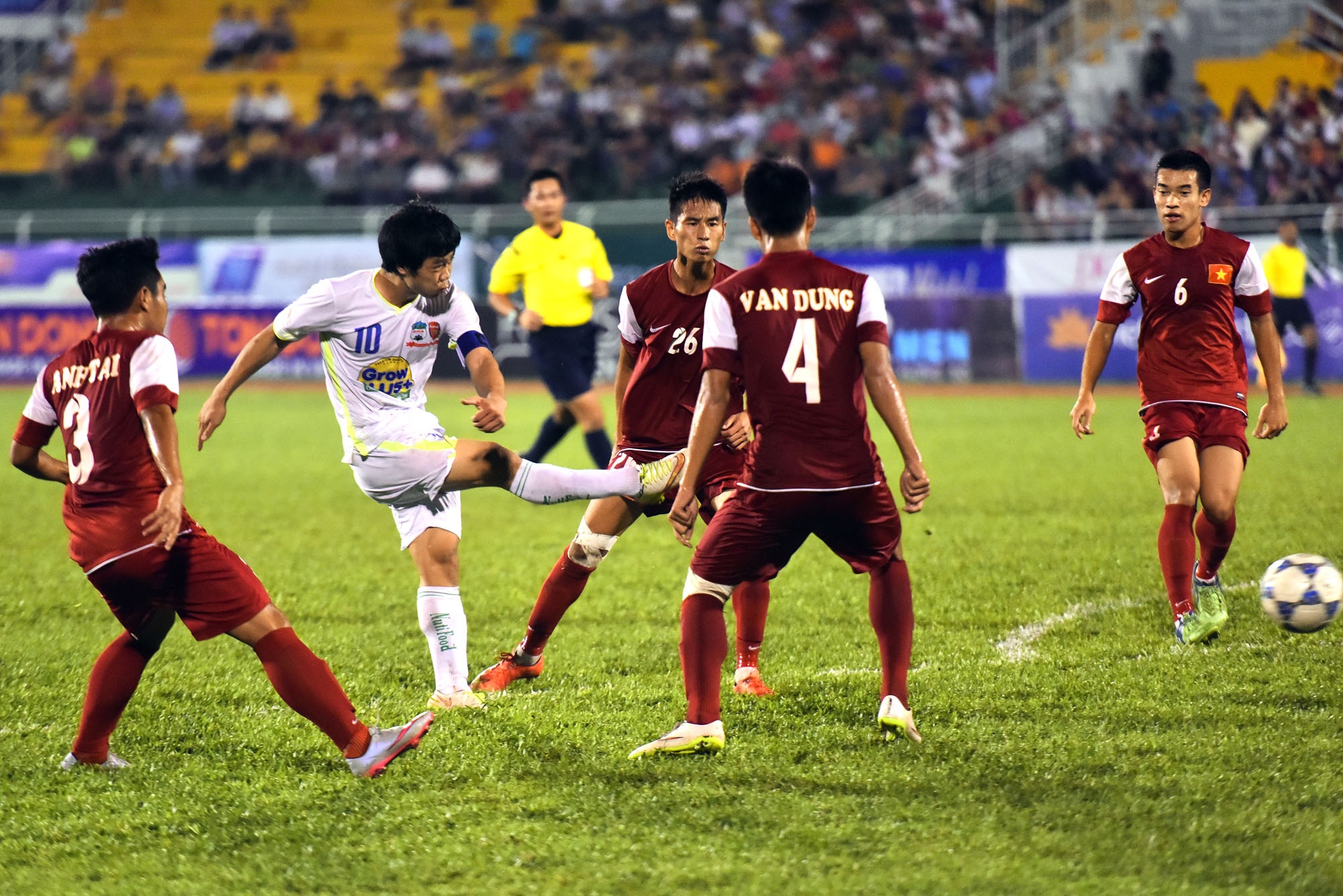 Man solo an tuong cua Cong Phuong giup HAGL vao chung ket hinh anh