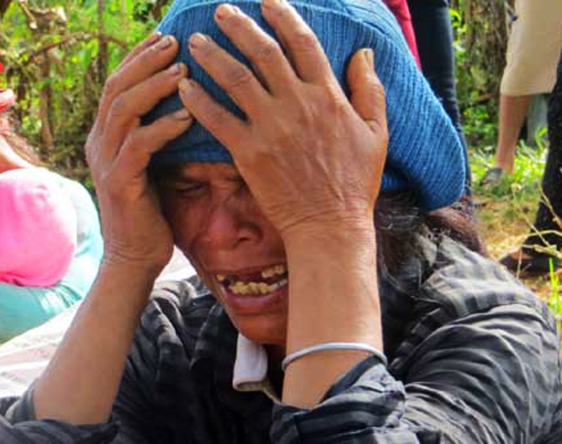 Lang ngheo tang thuong sau vu tai nan tham khoc hinh anh