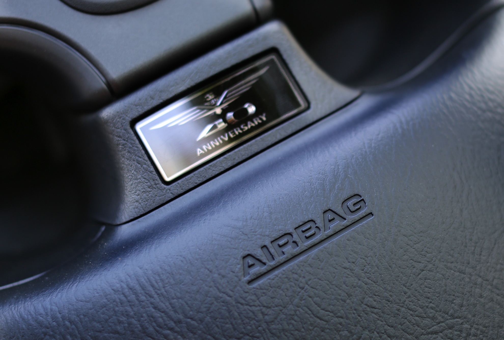 Là dòng xe cao cấp đáp ứng mọi tiện nghi và an toàn cho người điều khiển nên trong phiên bản này hệ thống bóng khí cũng được tích hợp