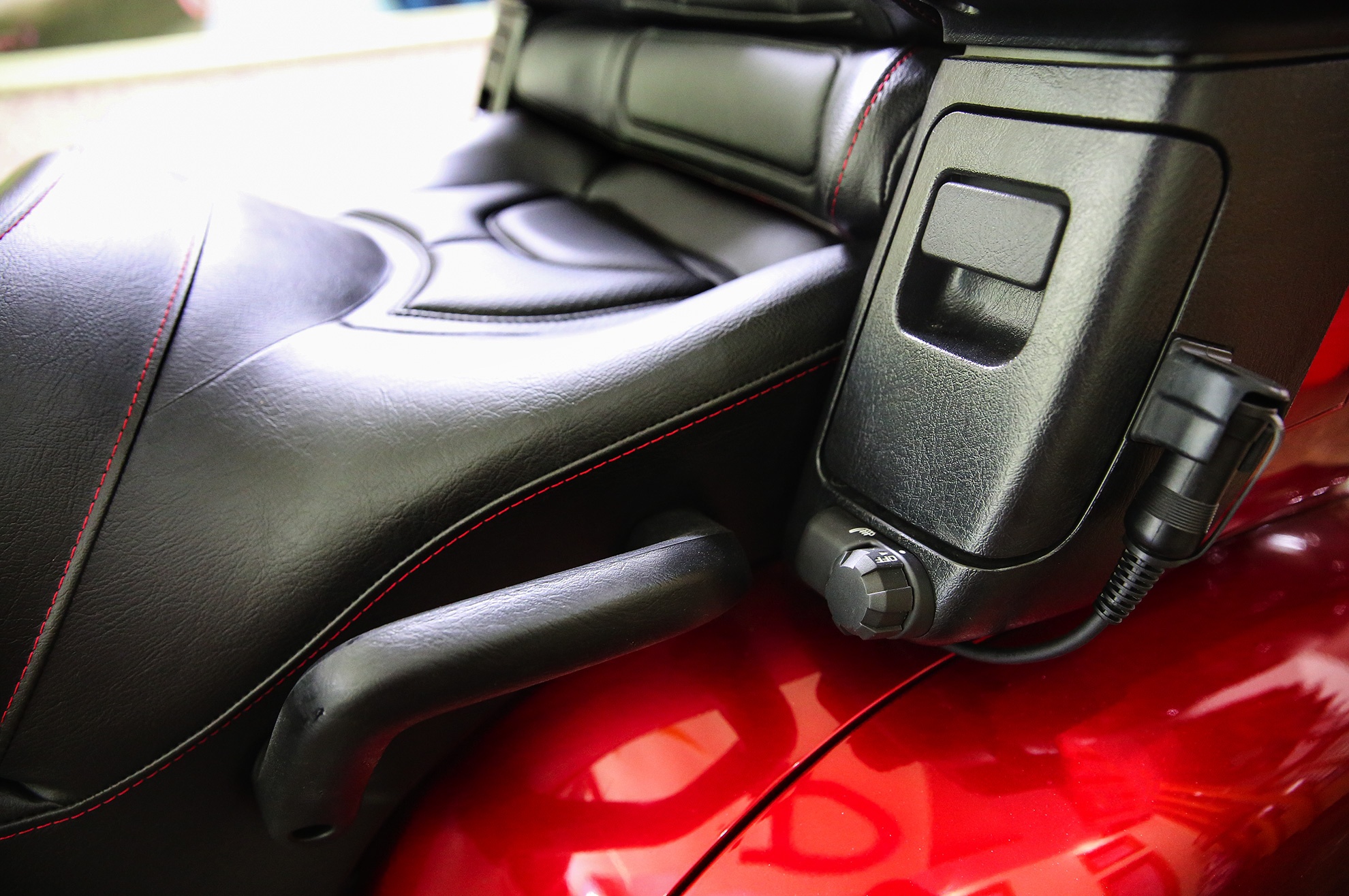 Cũng như các phiên bản trước trang bị hệ thống sửoi tay lái, đệm trước, sau và phần dựa lưng Phiên bản 40th được tích hợp thêm hệ thống làm ấm bàn chân để giữ các ngón chân khỏi bị tê buốt trong những chuyến đi dài và thời tiết xấu