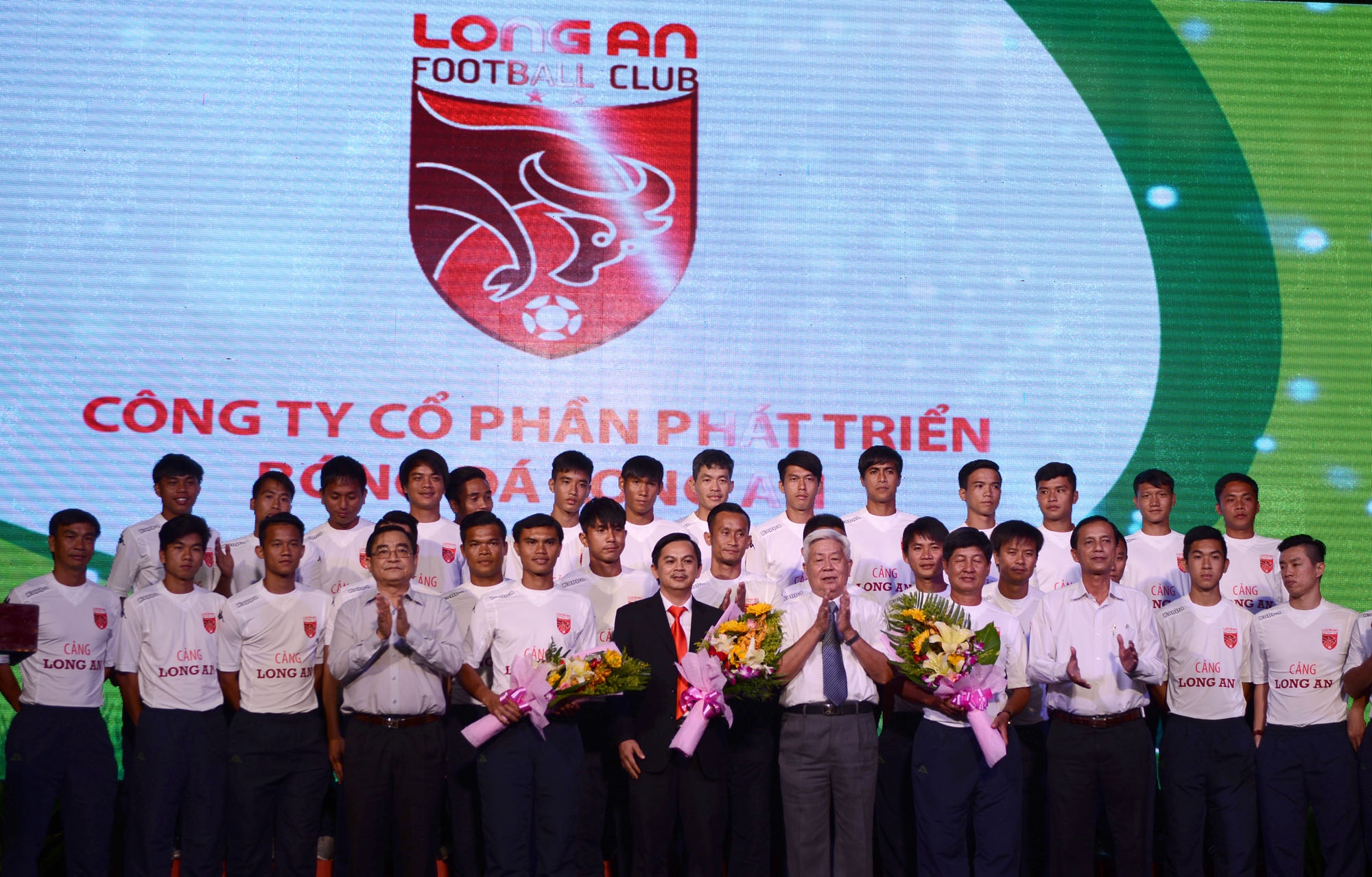 DTLA doi ten, logo sau 13 nam ton tai hinh anh