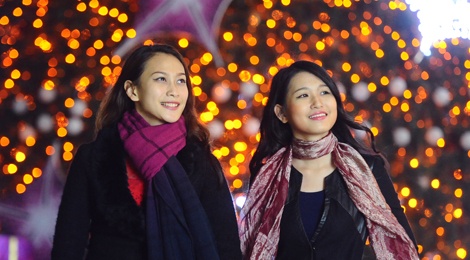 Gioi tre xuong duong, pho phuong ngap mau Giang sinh hinh anh