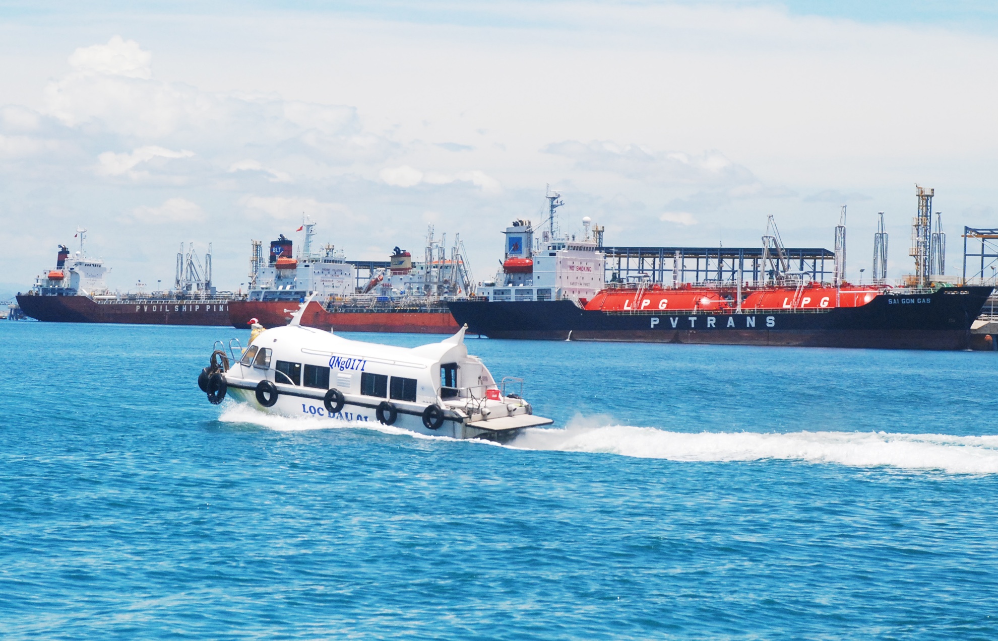 Lap Trung tam loc hoa dau quoc gia tai Dung Quat hinh anh