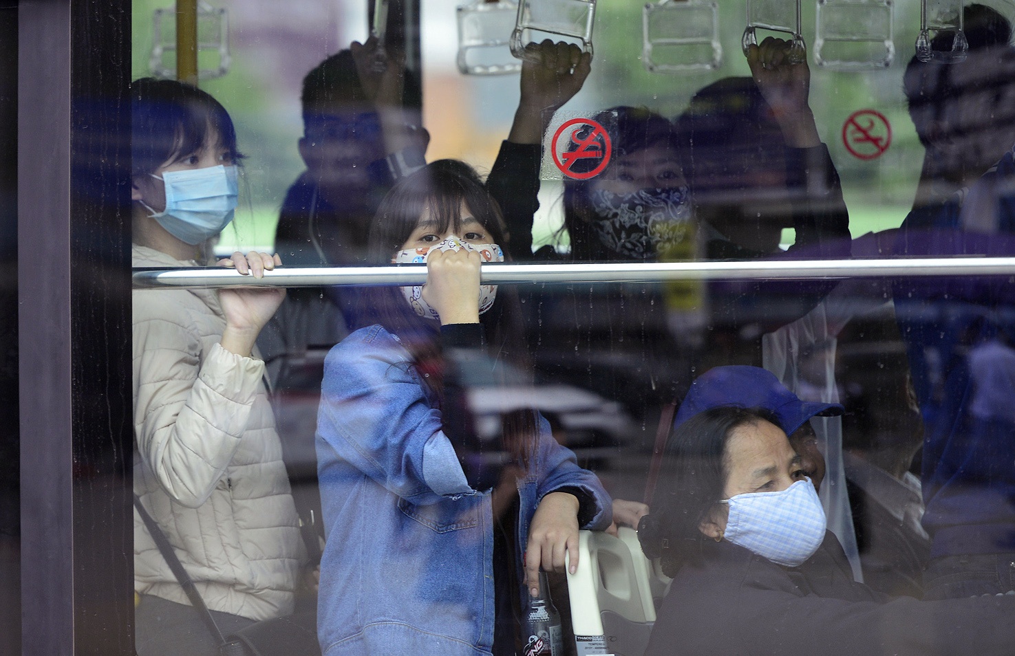Dong nguoi un un tro lai Sai Gon, Ha Noi hinh anh