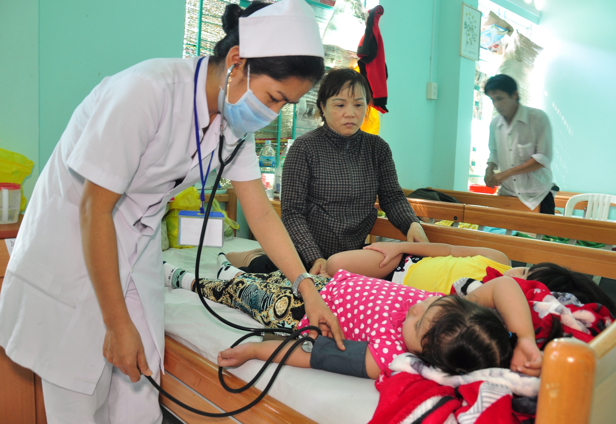 Benh nhan sot xuat huyet nhap vien tang ky luc hinh anh
