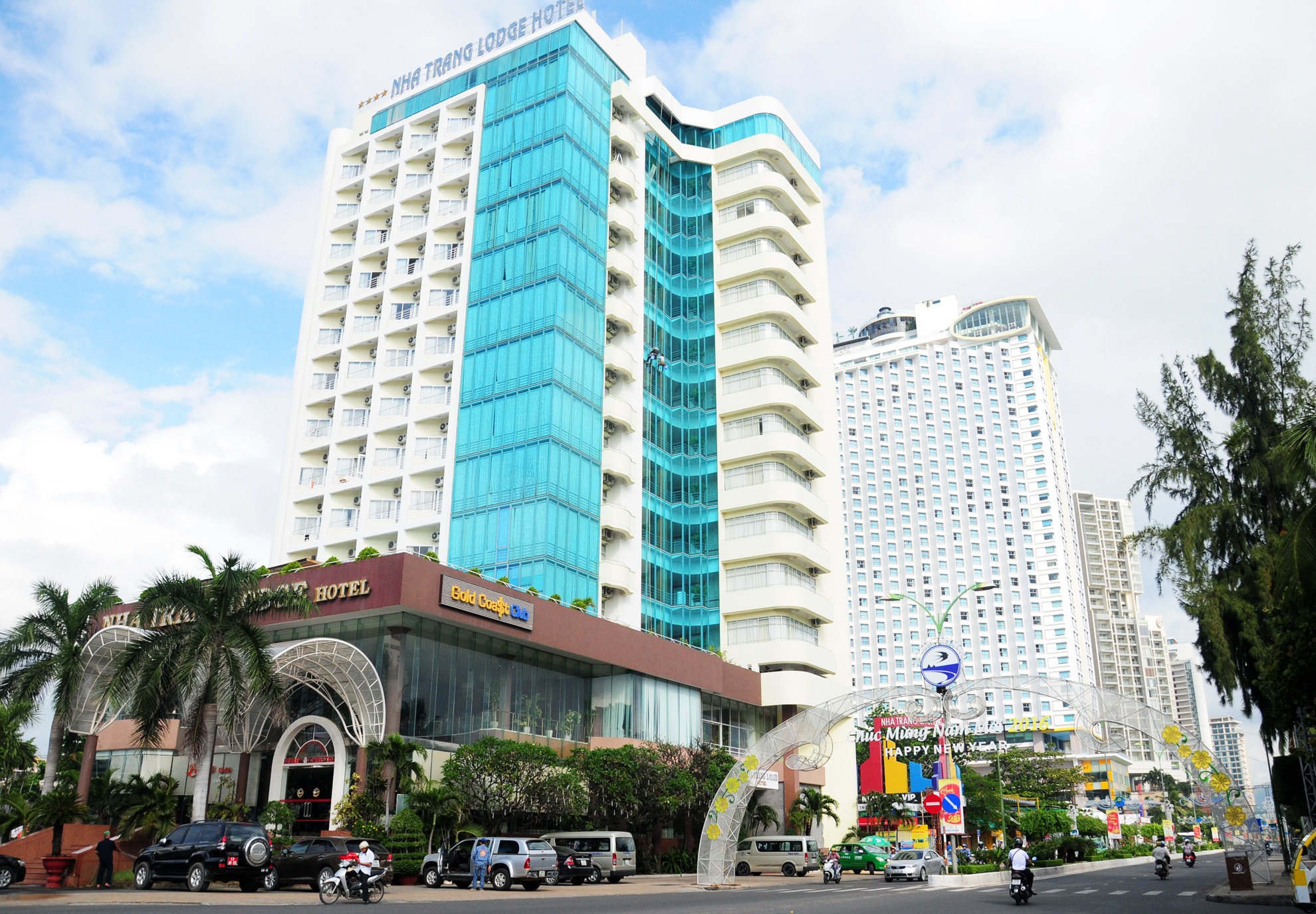 Chu tich Hoi Kien truc su noi ve 'quy hoach nguoc' ben bien Nha Trang hinh anh