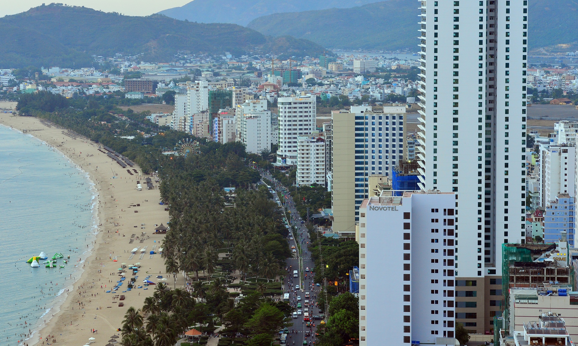 Quy hoach nguoc ben bo bien Nha Trang hinh anh