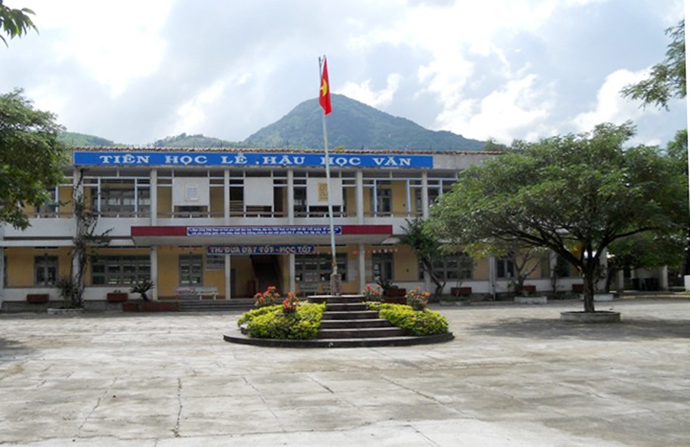 Se xu ly nghiem thay giao do nuoc vao mieng hoc sinh hinh anh