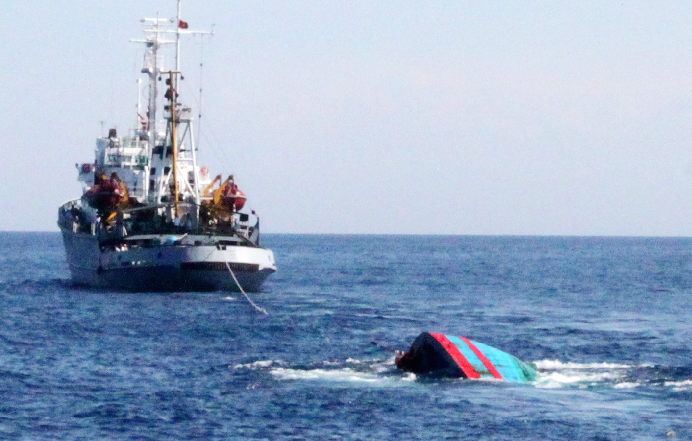 Nhieu ngu dan Quang Ngai gap nan do thoi tiet xau hinh anh