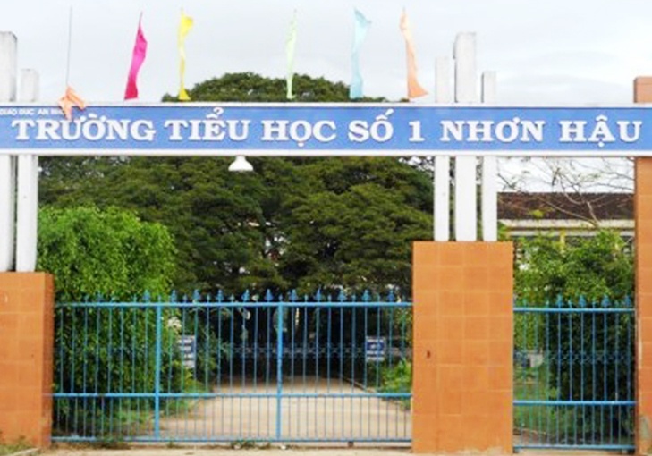 Con gai bi treu, phu huynh den truong danh nam sinh ngat xiu hinh anh
