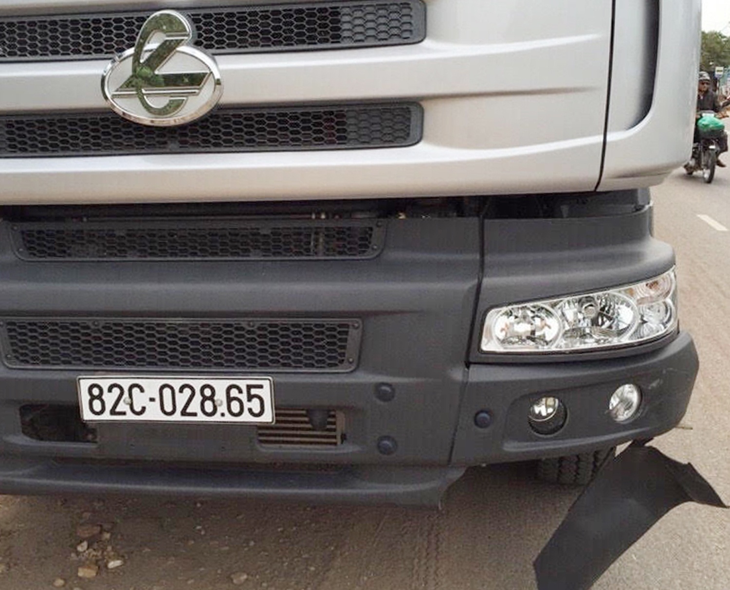 Canh sat vay bat tai xe tong chet nguoi roi chay tron hinh anh