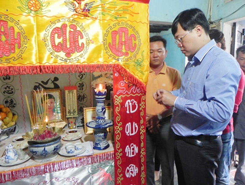 Vinh danh thanh nien cuu nguoi truoc mui tau hoa hinh anh