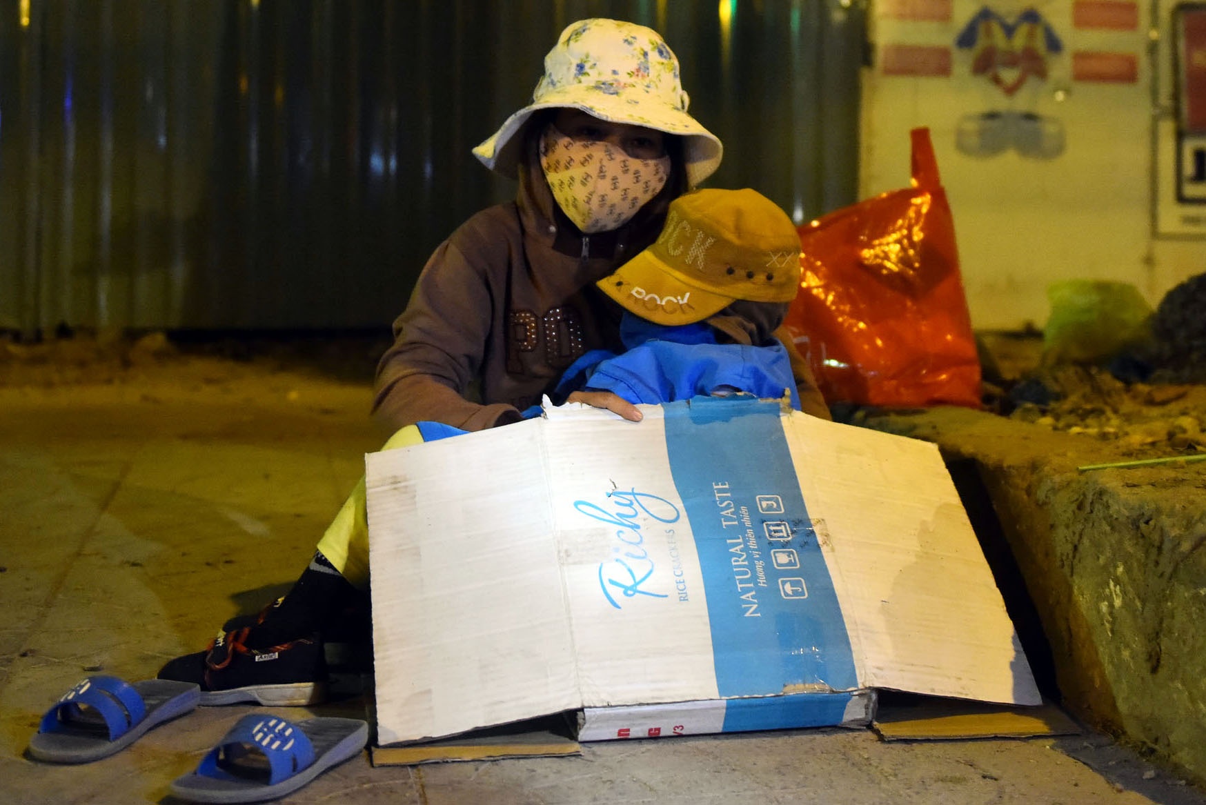 Nhung manh doi co ro dem giao thua tren he pho Sai Gon hinh anh