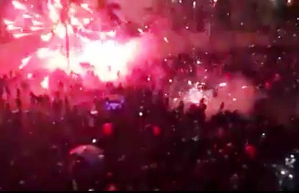 Phao hoa no trung nguoi dan: Do dinh 'khoi thuoc thoi' hinh anh