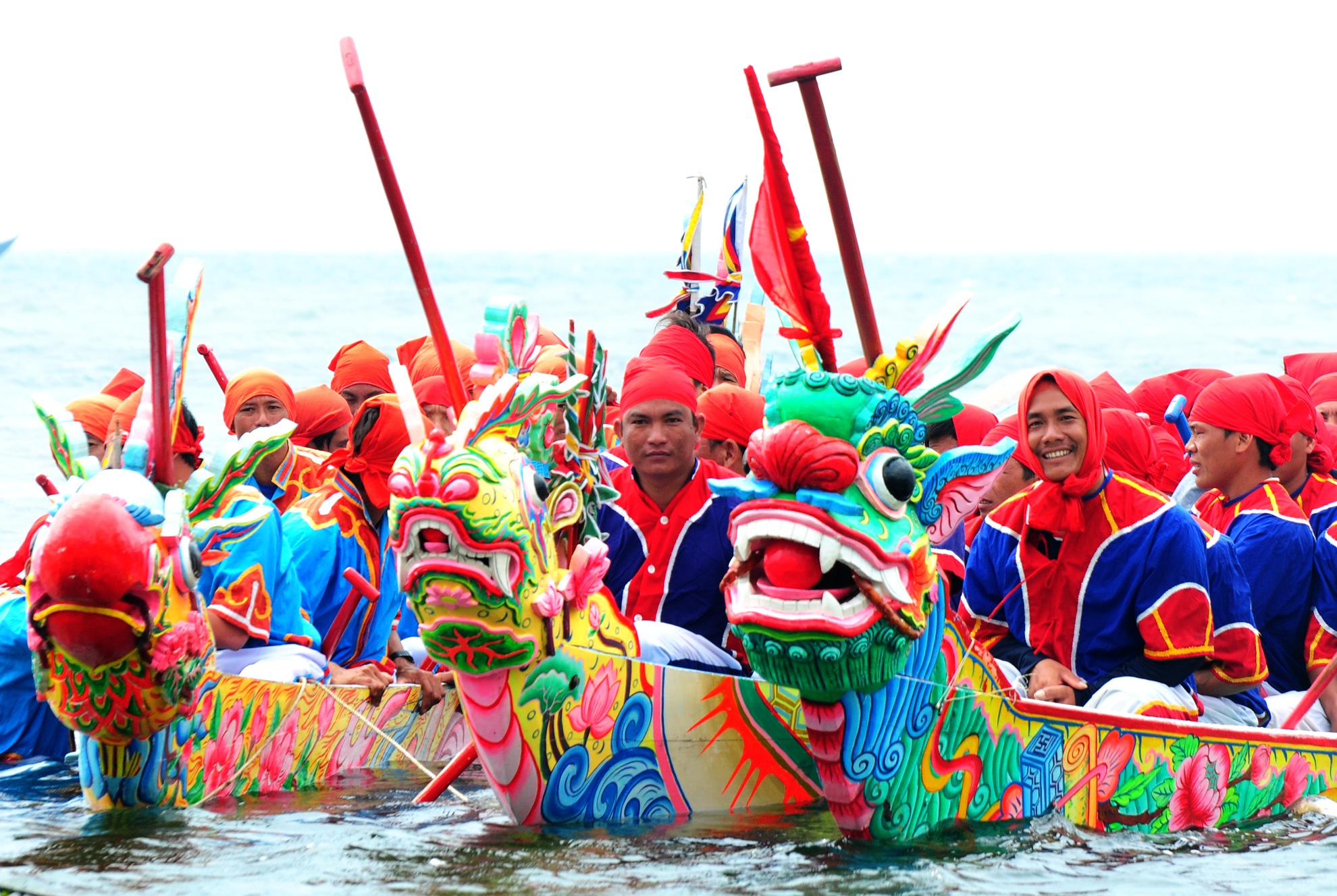 Dua thuyen dau xuan tri an Hai doi Hoang Sa hinh anh