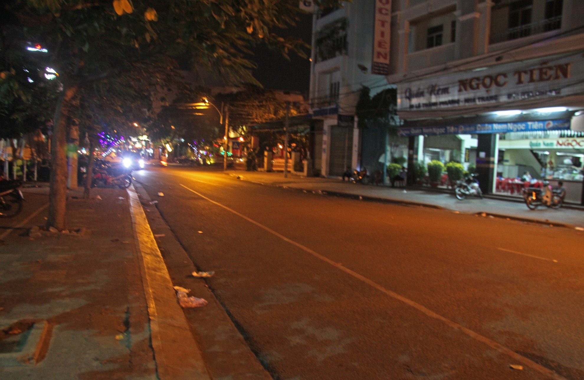 Con do truy sat nhom du khach truoc quan an o Nha Trang hinh anh