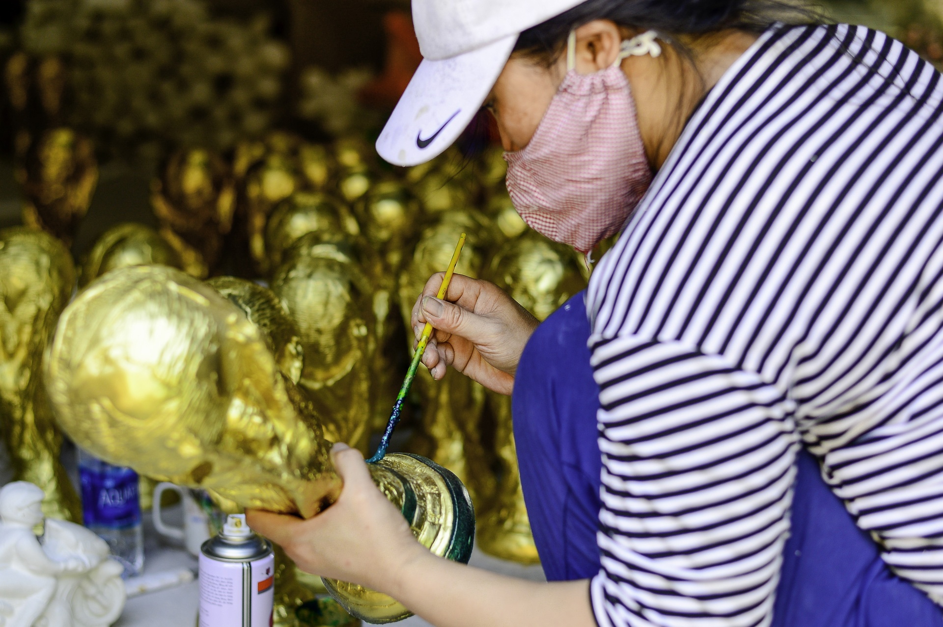 san xuat cup vang World Cup o Bat Trang anh 13