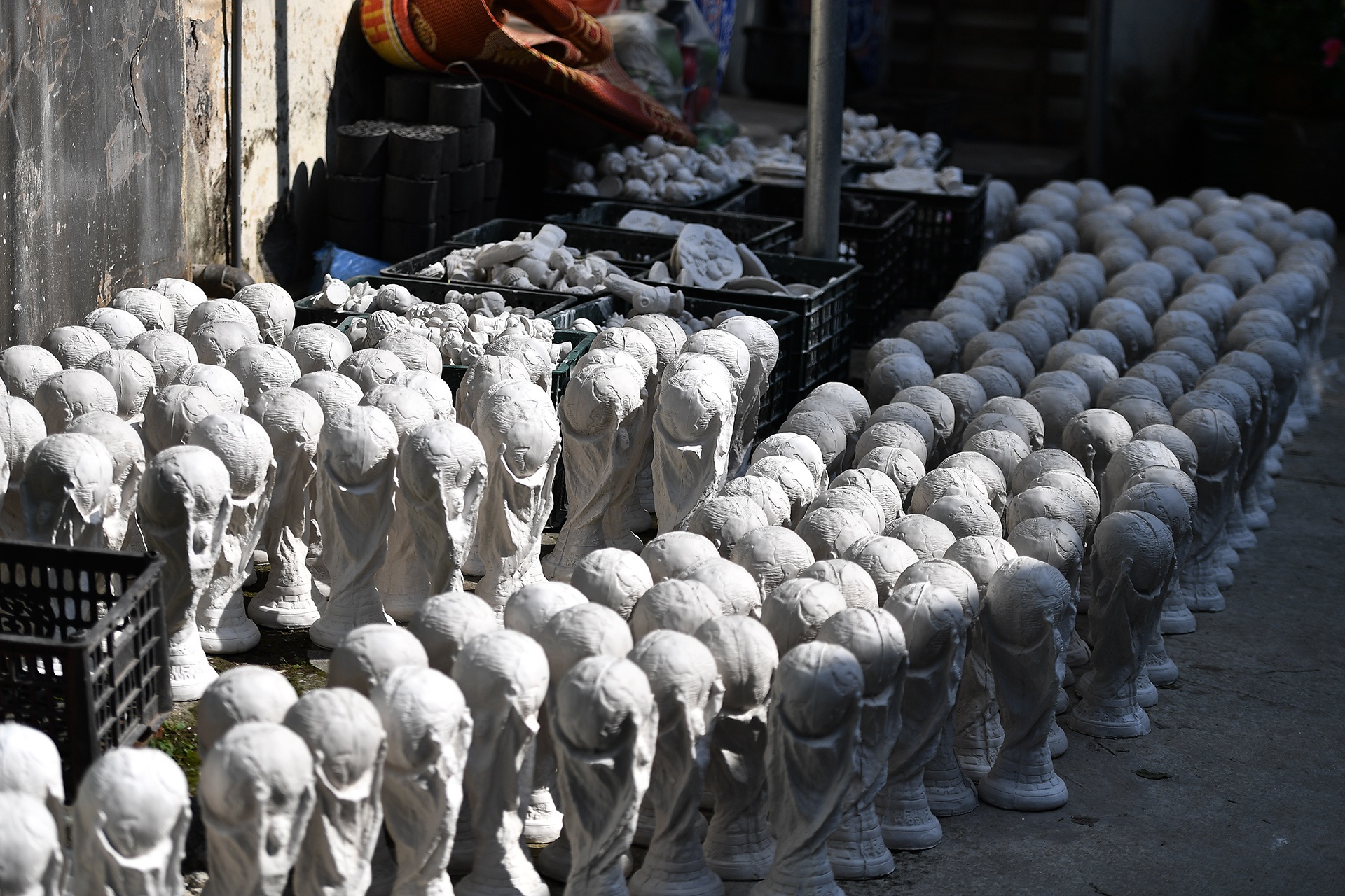 san xuat cup vang World Cup o Bat Trang anh 6