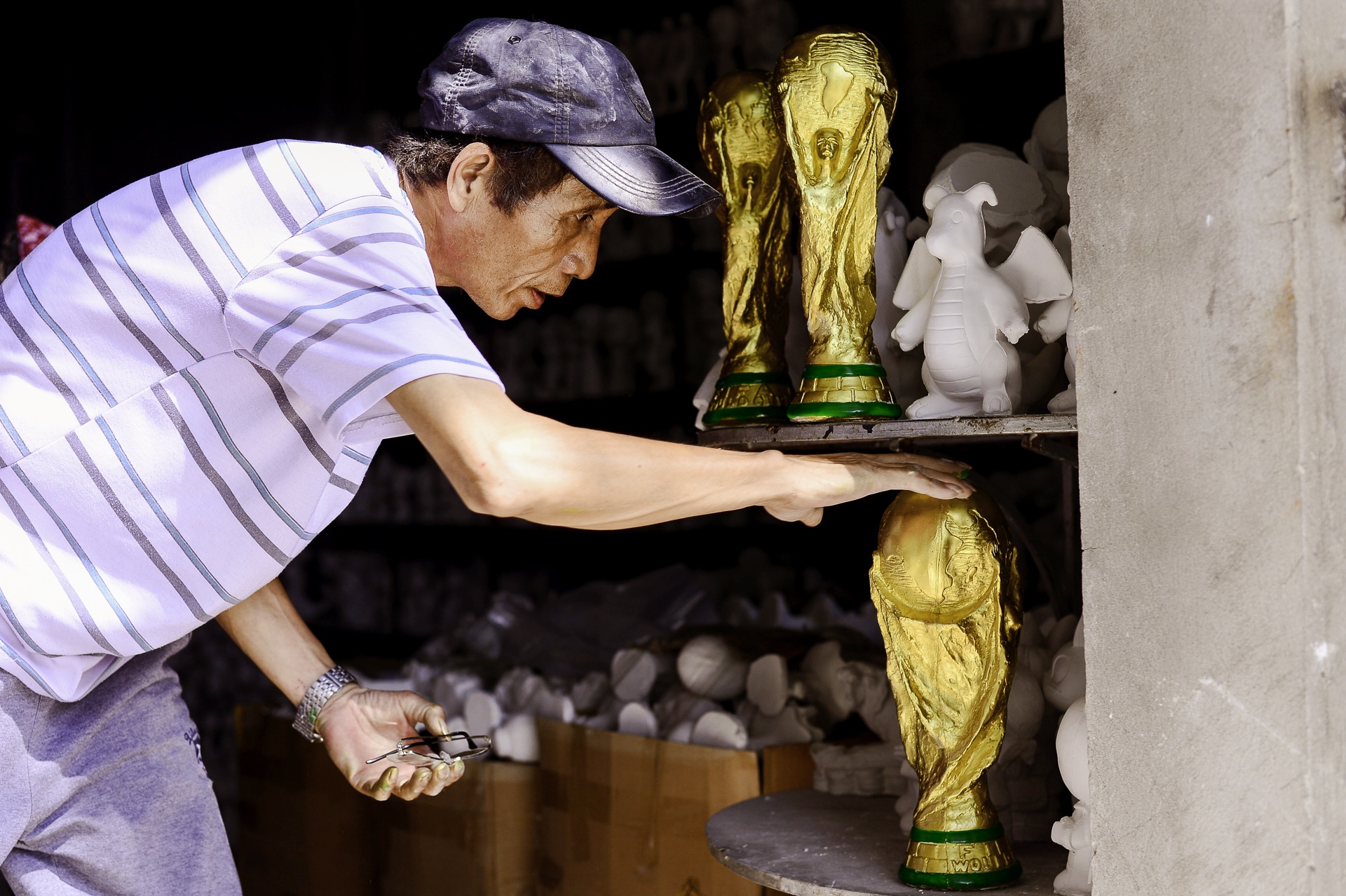 san xuat cup vang World Cup o Bat Trang anh 14