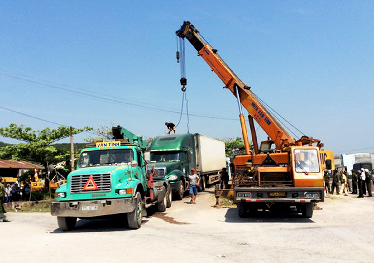 Cuong che xe container 'an va' suot 37 gio hinh anh