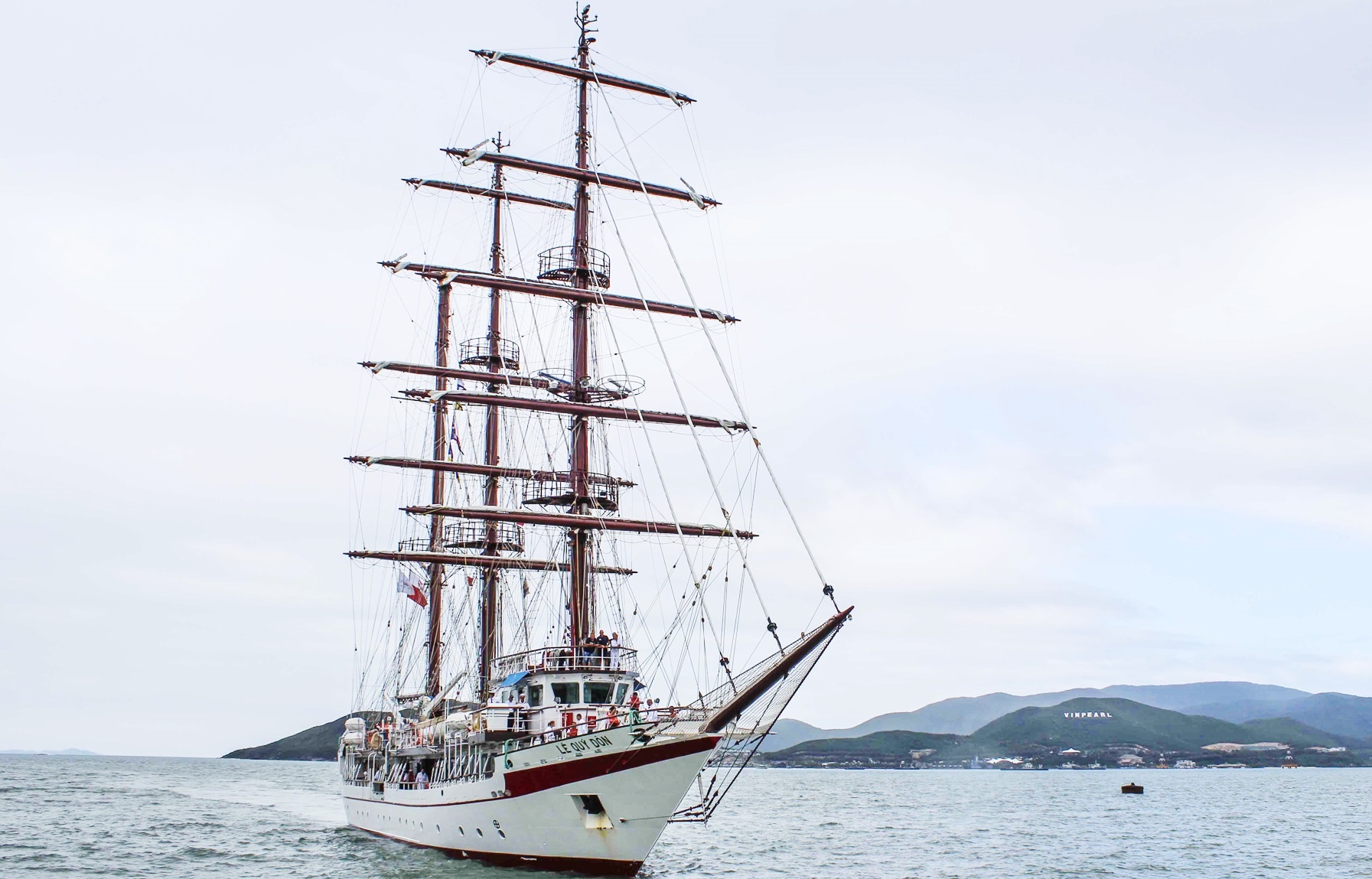 Thuong co tau buom huan luyen Hai quan Viet Nam hinh anh