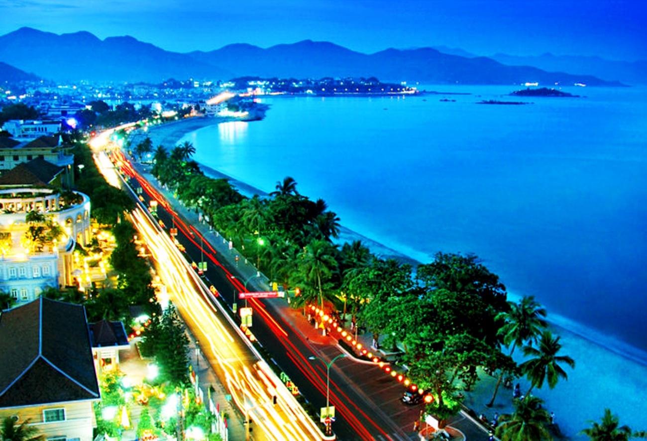 Bo bien Nha Trang 10 nam truoc va bay gio hinh anh