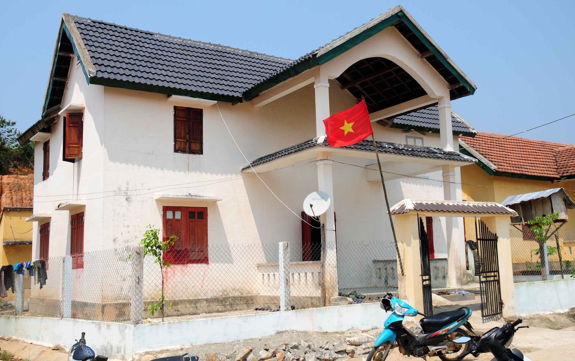 lang biet thu doi dien nguy co doi ngheo anh 2