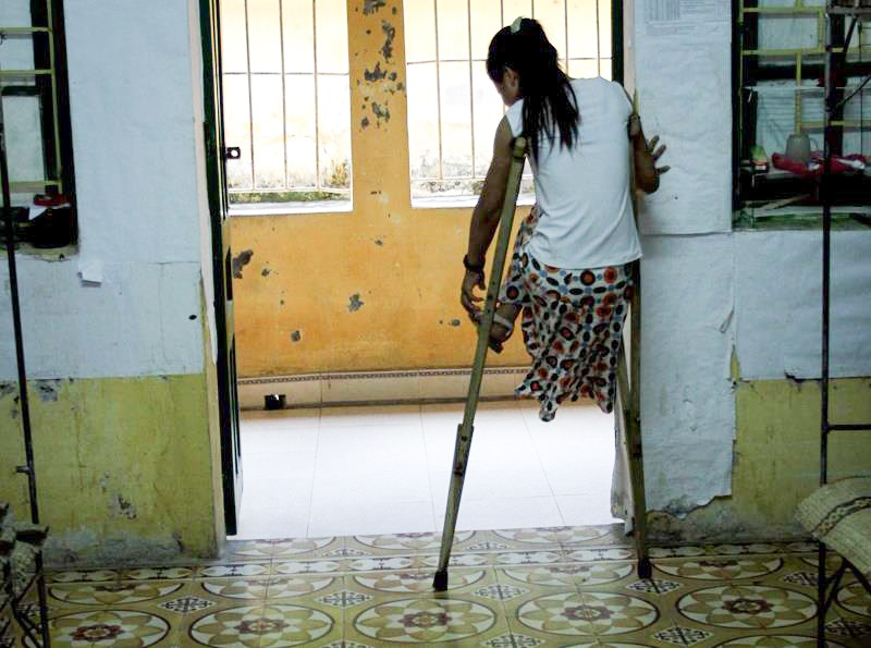 nu sinh cut chan vuot len so phan anh 2