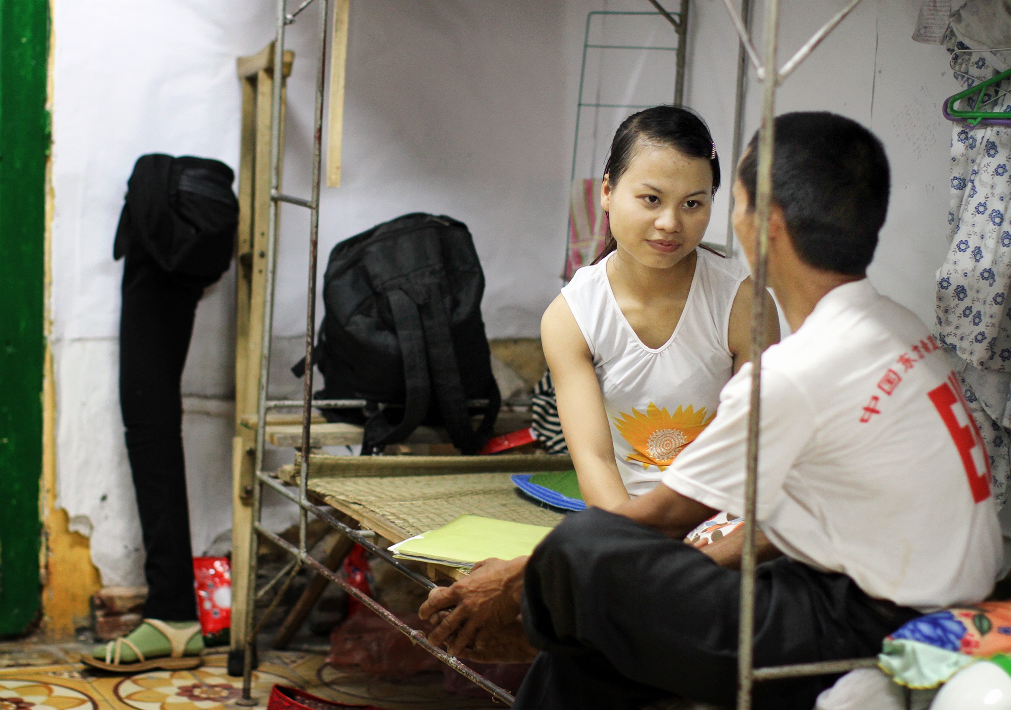 nu sinh cut chan vuot len so phan anh 3