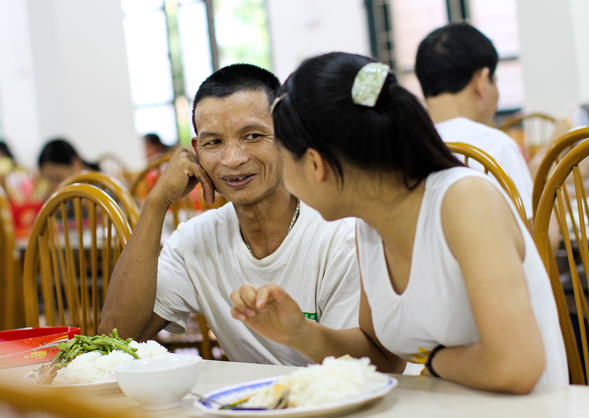 nu sinh cut chan vuot len so phan anh 4