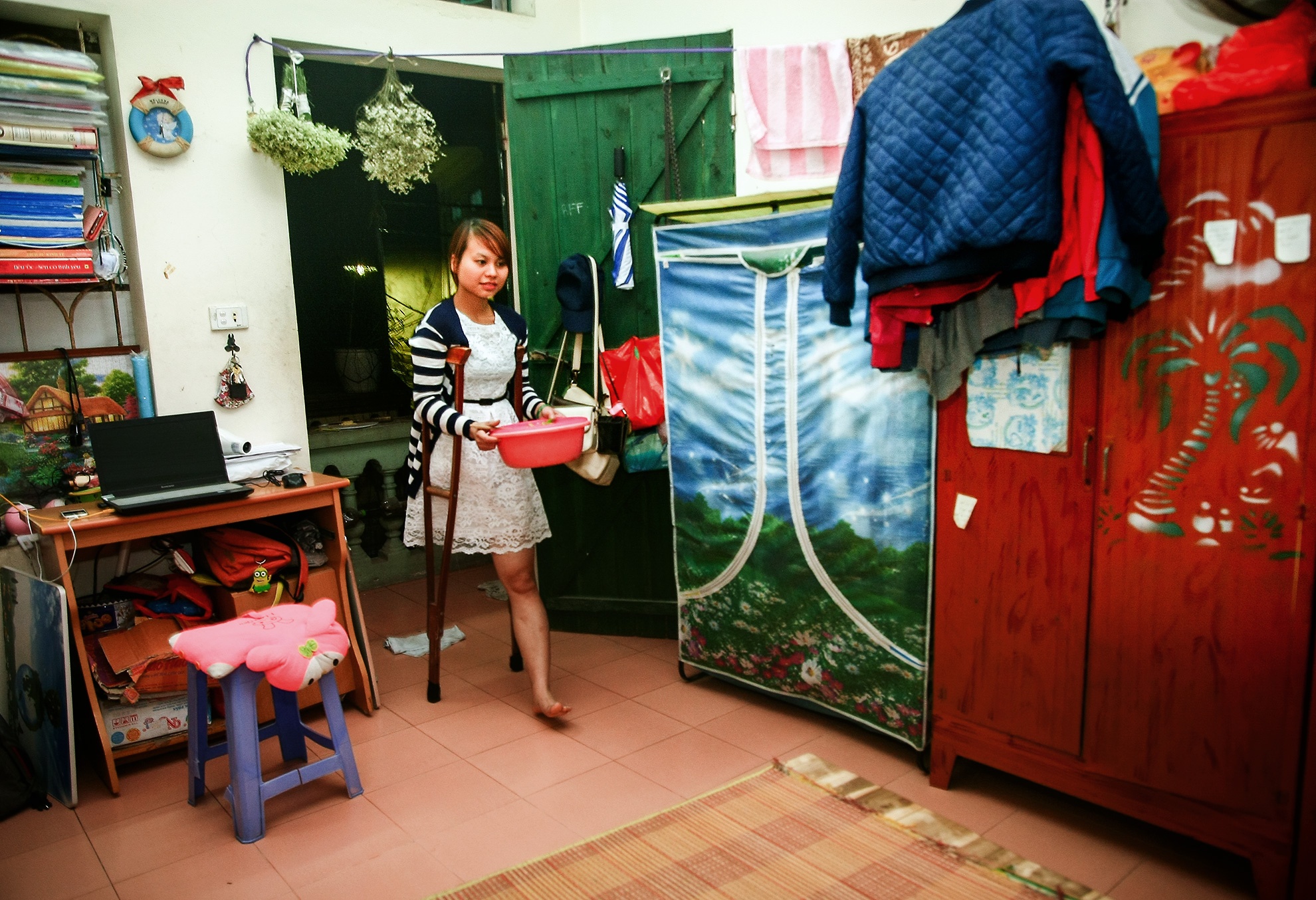 nu sinh cut chan vuot len so phan anh 7