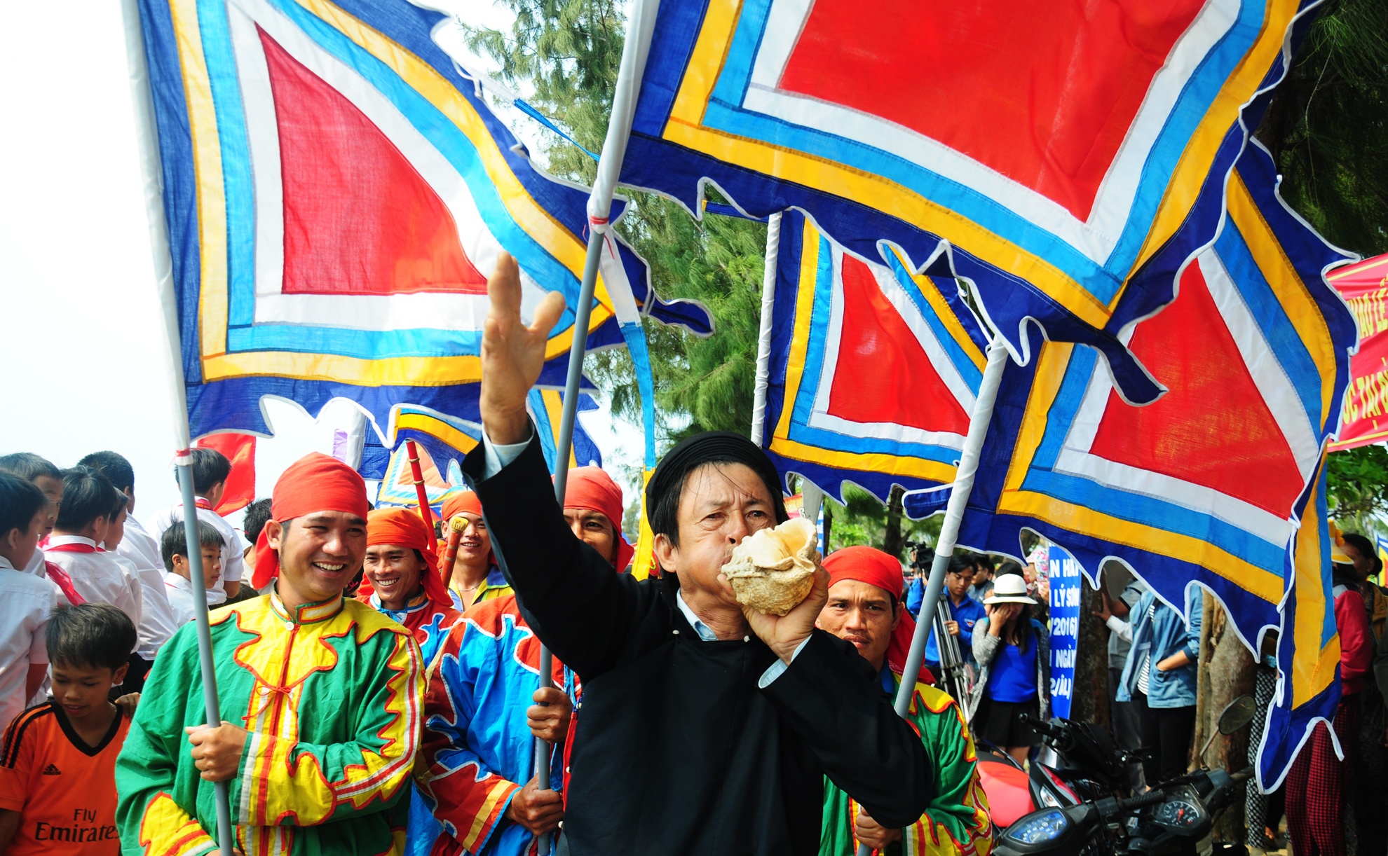 Le khao le the linh Hoang Sa o dao Ly Son hinh anh