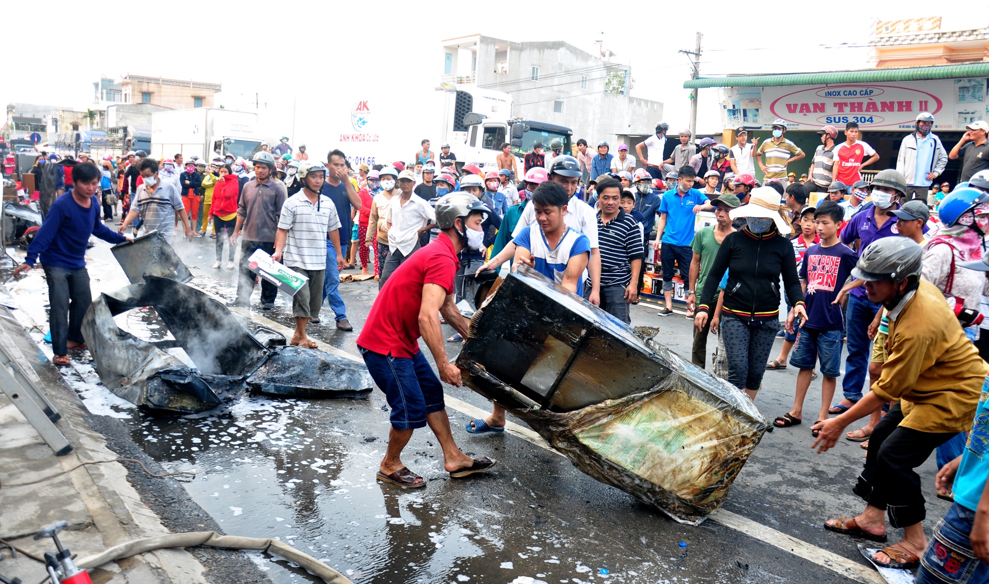 Tram nguoi cung chua chay cua hang dien tu o Quang Ngai hinh anh