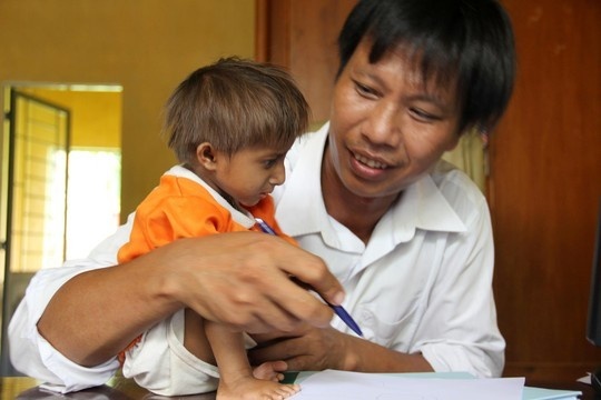 Be ty hon 8 tuoi chi nang hon 3 kg o Quang Ngai hinh anh