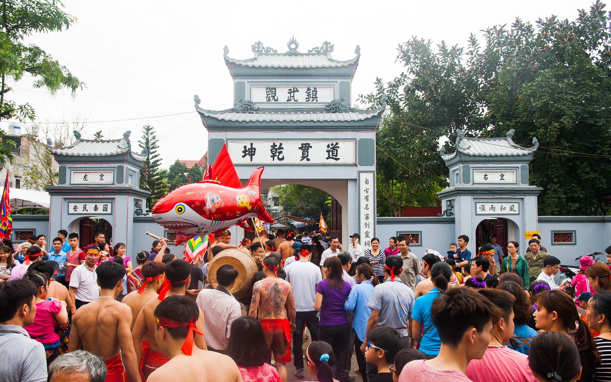 Tuong dong,  Huyen Thien Tran Vu,  Thach ban , anh 1