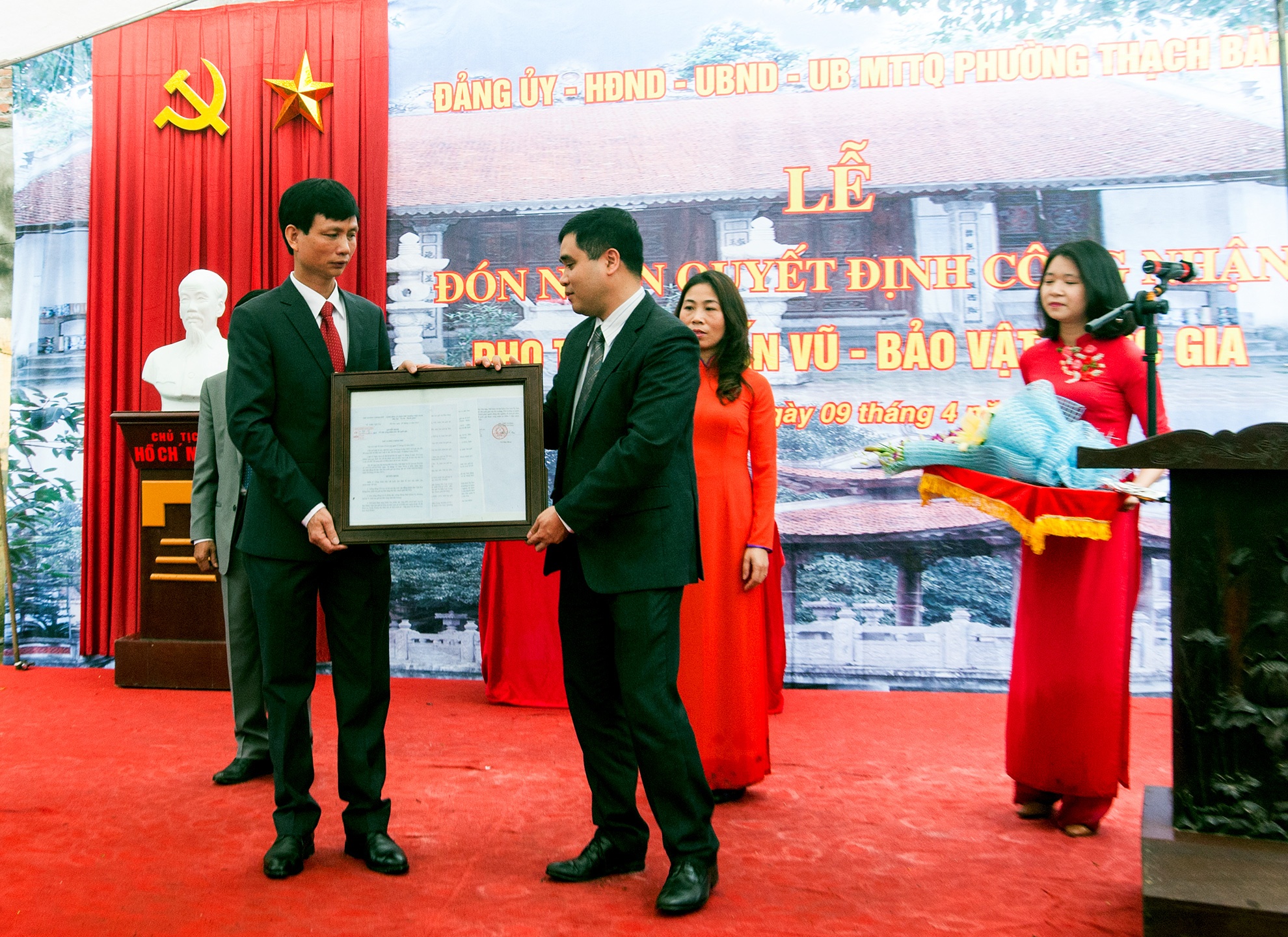 Tuong dong,  Huyen Thien Tran Vu,  Thach ban , anh 2