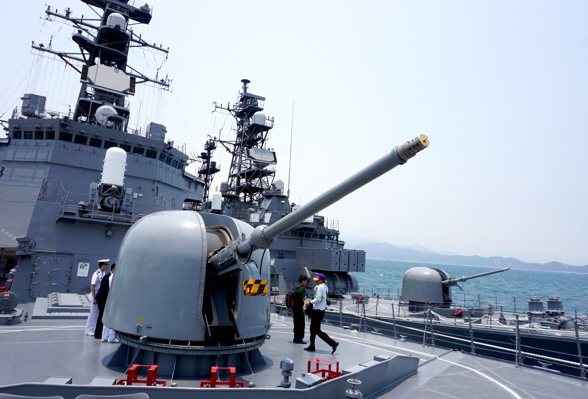 chien ham Nhat Ban den cang Cam Ranh anh 2