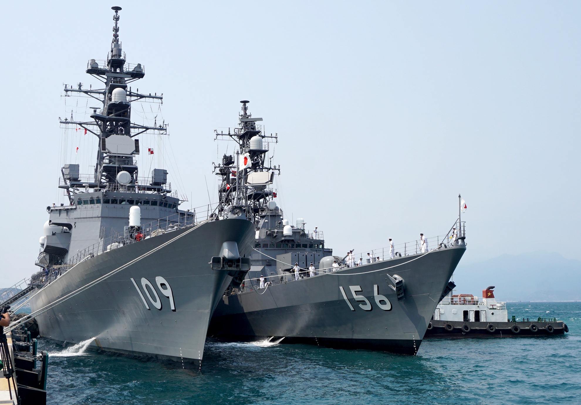 Hai chien ham toi tan cua Nhat Ban den cang Cam Ranh hinh anh