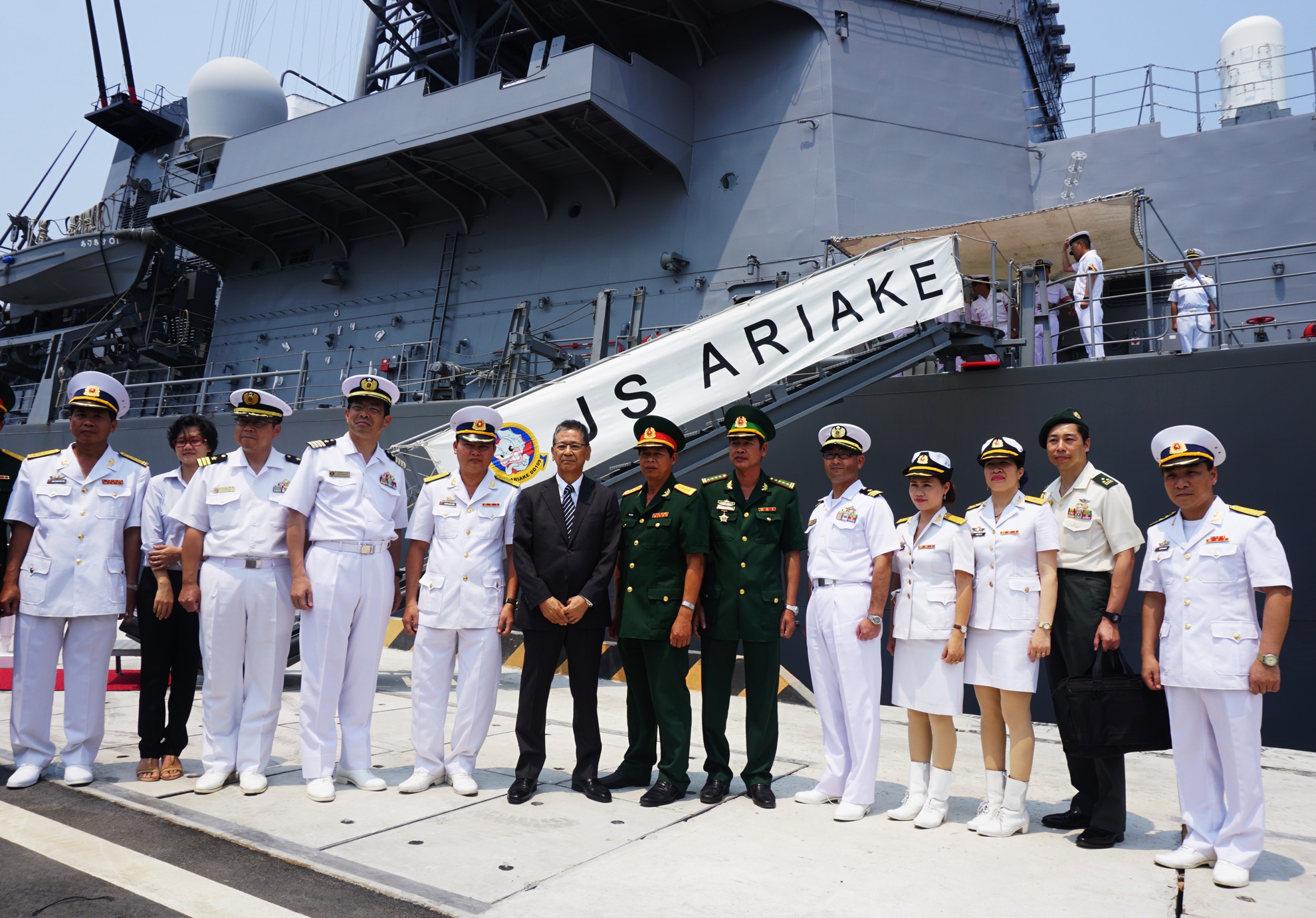 chien ham Nhat Ban den cang Cam Ranh anh 3