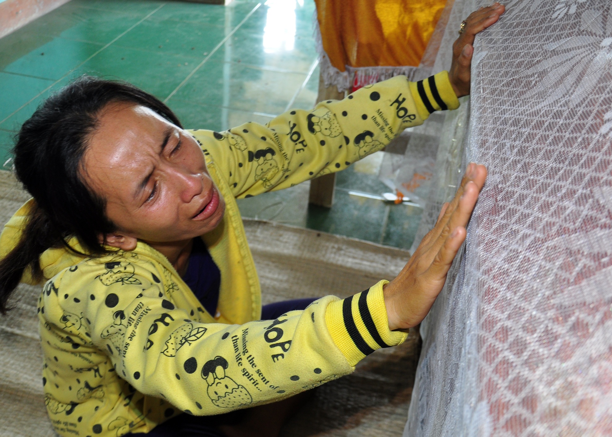 Giay phut vot thi the 9 nam sinh o ben song Tra Khuc hinh anh